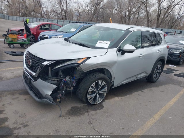 5N1AT3BA0MC822591 Nissan Rogue Sv Fwd