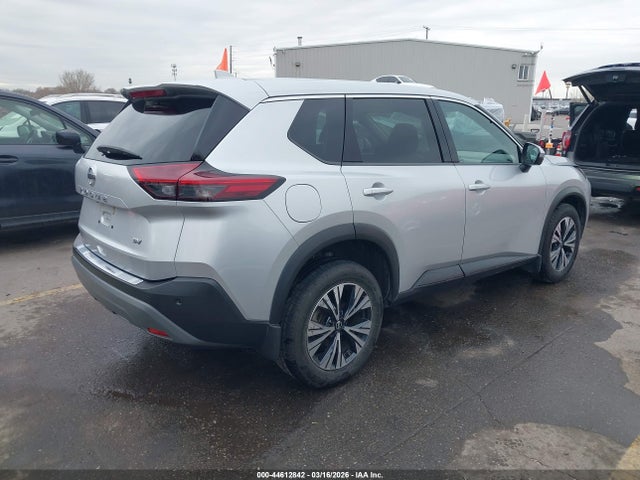 5N1AT3BA0MC822591 Nissan Rogue Sv Fwd