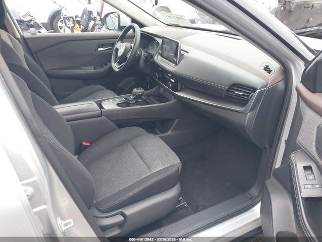 5N1AT3BA0MC822591 Nissan Rogue Sv Fwd