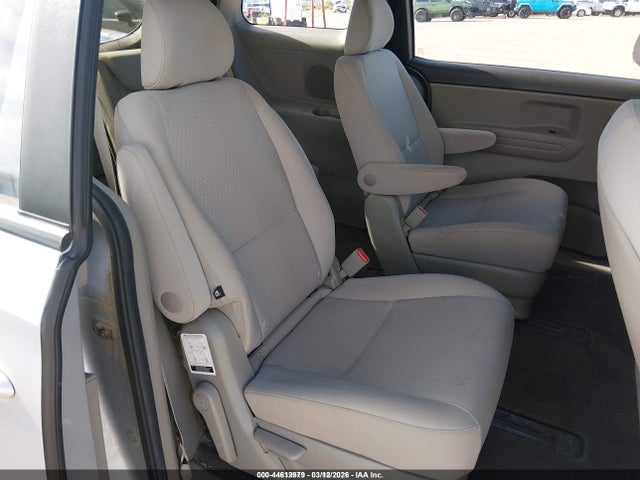 KIA Sedona L 2018 KNDMA5C19J6404901 Image 8