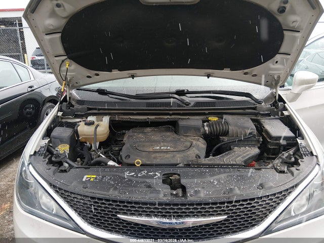 Aukcja sprzedaży 2017 Chrysler Pacifica Touring-l Plus, vin: 2C4RC1EG2HR616133, numer aukcji: 44613021