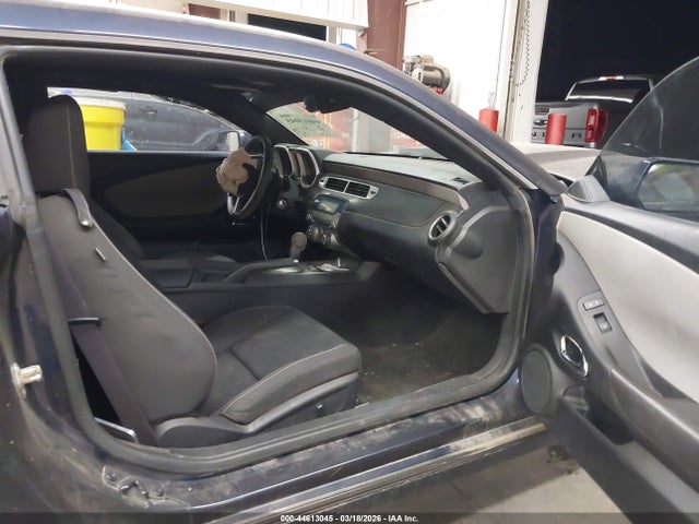 44613045 :رقم المزاد ، 2G1FB1E30F9244266 vin ، 2015 Chevrolet Camaro 2ls مزاد بيع
