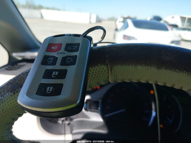 2011 TOYOTA SIENNA 5TDYK3DC5BS072282 Photo 10