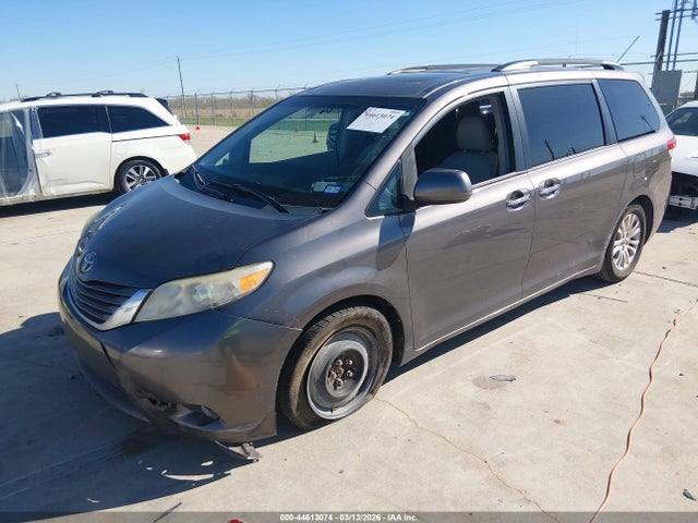 2011 TOYOTA SIENNA 5TDYK3DC5BS072282 Photo 1