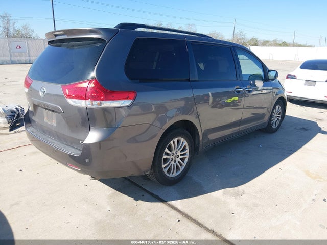 2011 TOYOTA SIENNA 5TDYK3DC5BS072282 Photo 3