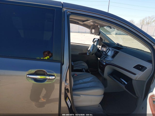 2011 TOYOTA SIENNA 5TDYK3DC5BS072282 Photo 4