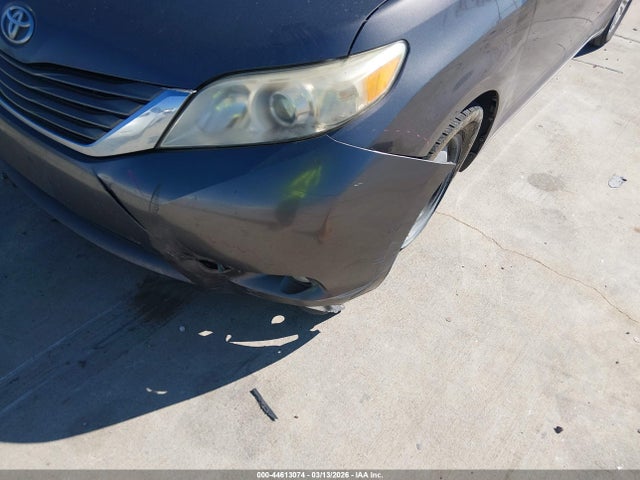 2011 TOYOTA SIENNA 5TDYK3DC5BS072282 Photo 5