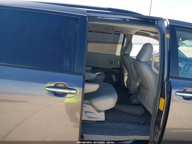 2011 TOYOTA SIENNA 5TDYK3DC5BS072282 Photo 7