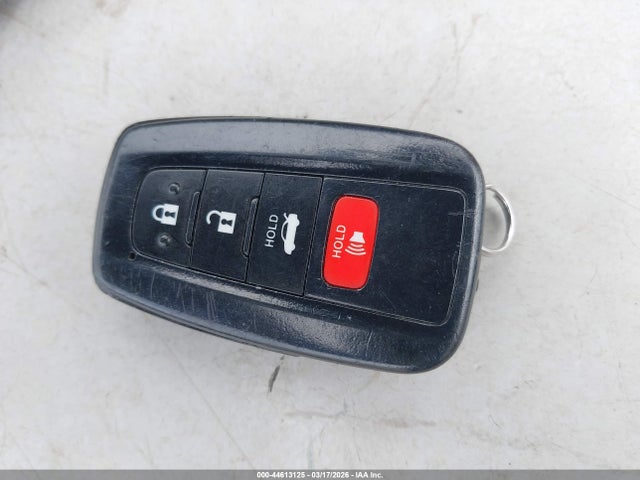 4T1B11HK0JU621701 Toyota CAMRY LE