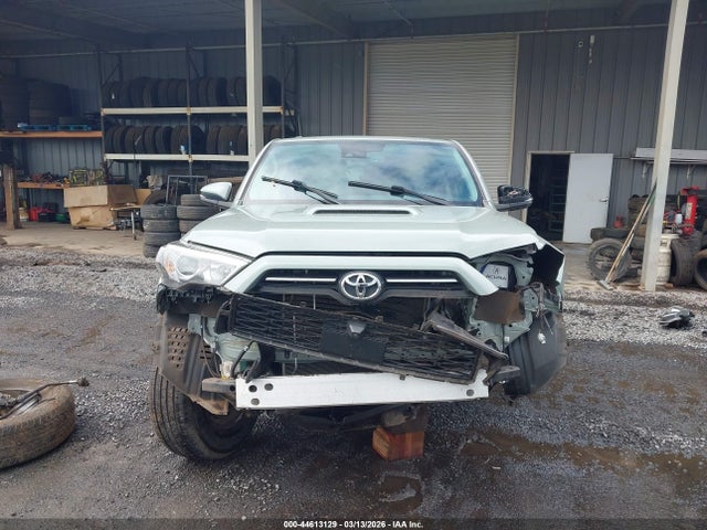 2022 Toyota 4runner Trd Off Road Premium მანქანა იყიდება აუქციონზე, vin: JTERU5JR1N6049956, აუქციონის ნომერი: 44613129