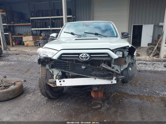 2022 Toyota 4runner Trd Off Road Premium მანქანა იყიდება აუქციონზე, vin: JTERU5JR1N6049956, აუქციონის ნომერი: 44613129