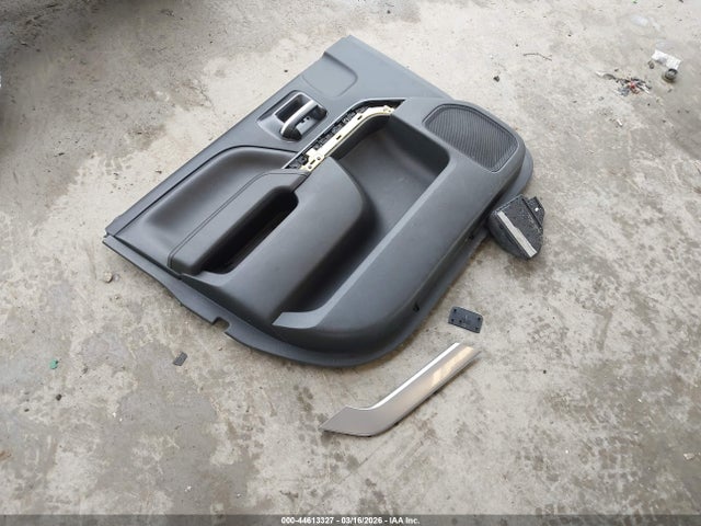 3GCUKRECXEG357613 Chevrolet Silverado 1500 2lt