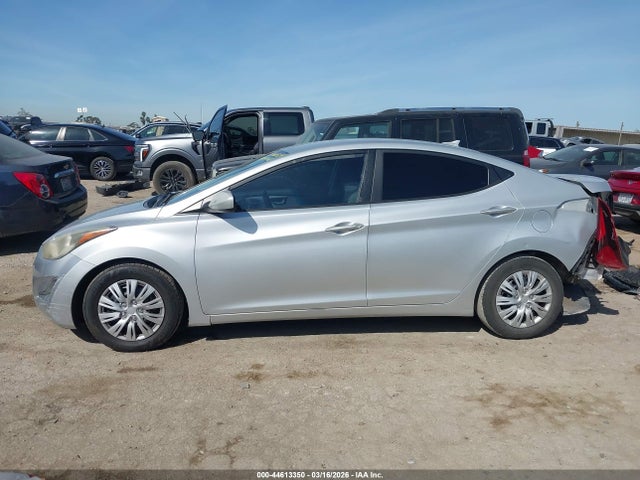 5NPDH4AE6GH695092 Hyundai ELANTRA SE