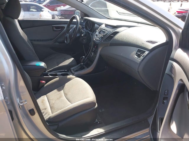 5NPDH4AE6GH695092 Hyundai ELANTRA SE
