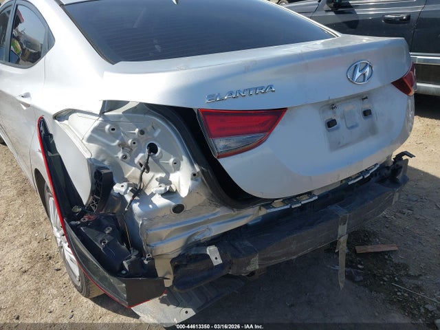 5NPDH4AE6GH695092 Hyundai ELANTRA SE