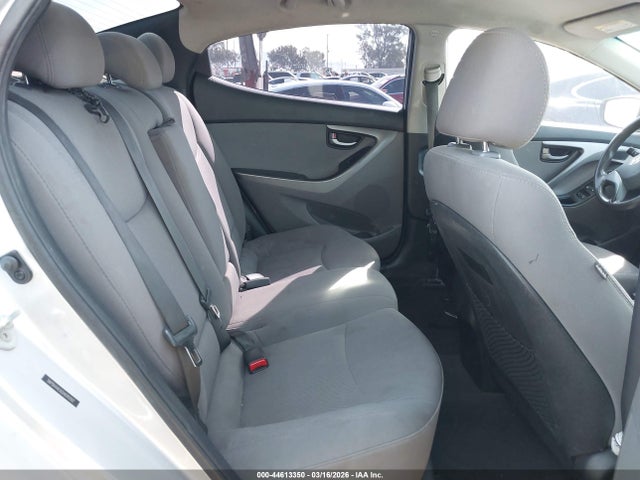 5NPDH4AE6GH695092 Hyundai ELANTRA SE