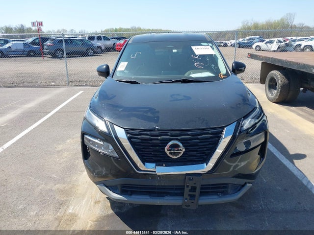 44613441 :رقم المزاد ، 5N1AT3BA2MC811513 vin ، 2021 Nissan Rogue Sv Fwd مزاد بيع