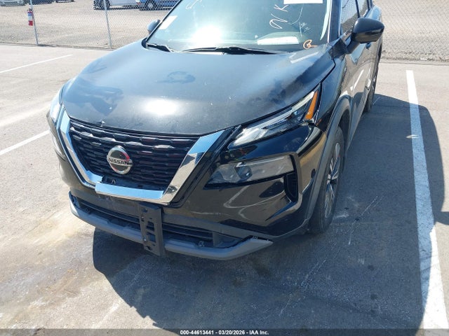 44613441 :رقم المزاد ، 5N1AT3BA2MC811513 vin ، 2021 Nissan Rogue Sv Fwd مزاد بيع
