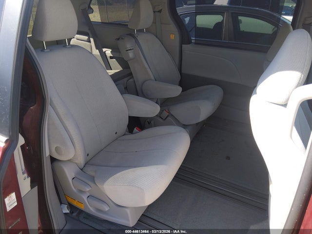 44613464 :رقم المزاد ، 5TDKK3DC4CS277079 vin ، 2012 Toyota Sienna Le V6 8 Passenger مزاد بيع