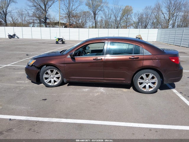 Продаж на аукціоні авто 2013 Chrysler 200 Lx, vin: 1C3CCBAB0DN698137, номер лоту: 44613571