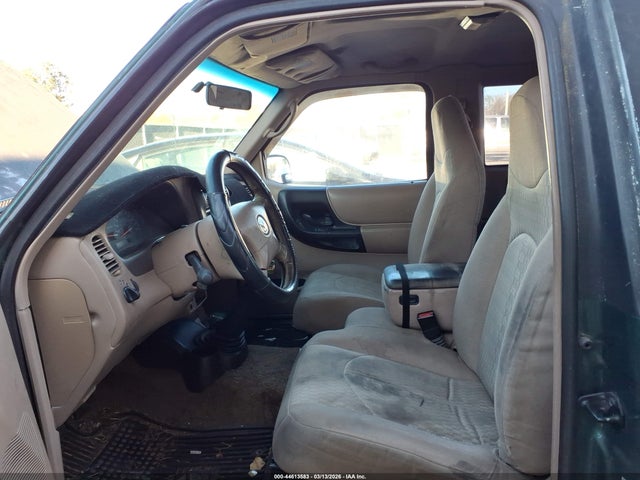 44613583 :رقم المزاد ، 4F4YR16U51TM15363 vin ، 2001 Mazda B3000 Ds/se مزاد بيع