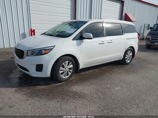 KIA SEDONA LX 2016 KNDMB5C14G6146115 Image 2