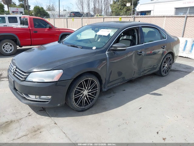 1VWBT7A33EC119066 Volkswagen Passat 1.8t Sport