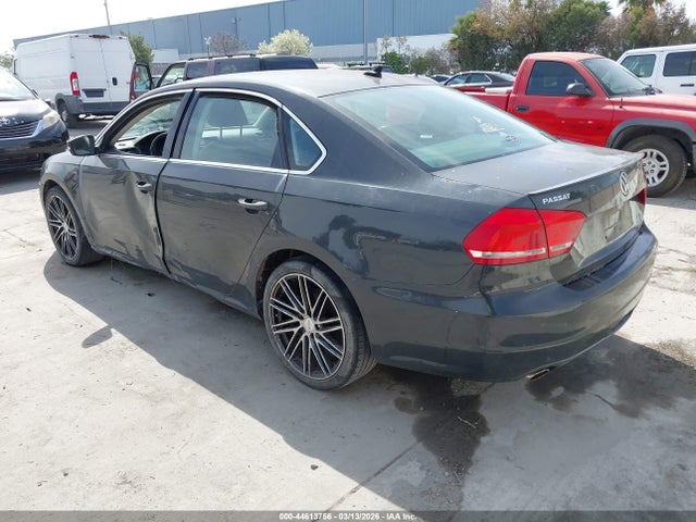 1VWBT7A33EC119066 Volkswagen Passat 1.8t Sport