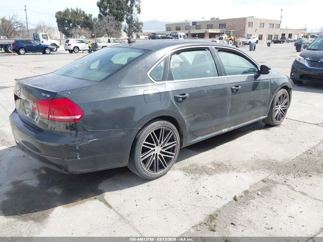 1VWBT7A33EC119066 Volkswagen Passat 1.8t Sport