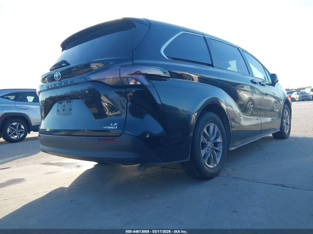 Toyota SIENNA LE 2024 5TDKSKFC2RS136723 Image 4