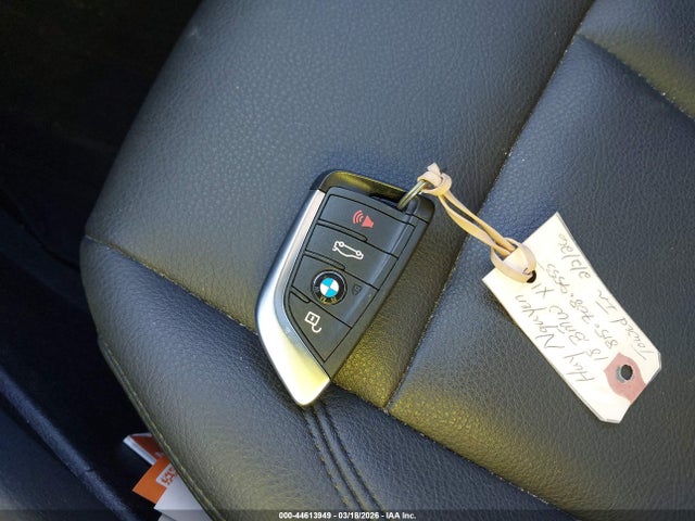 2018 BMW X1 WBXHT3C38J3F04173 Photo 10