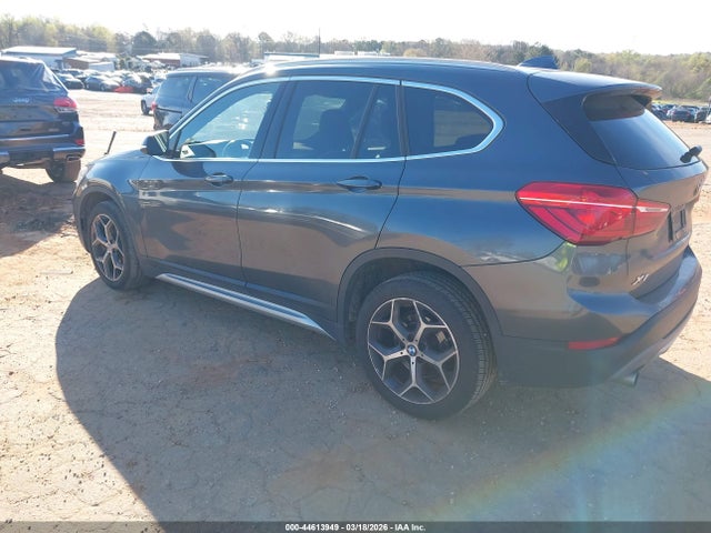 2018 BMW X1 WBXHT3C38J3F04173 Photo 2