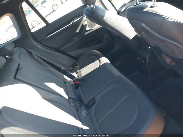 2018 BMW X1 WBXHT3C38J3F04173 Photo 7