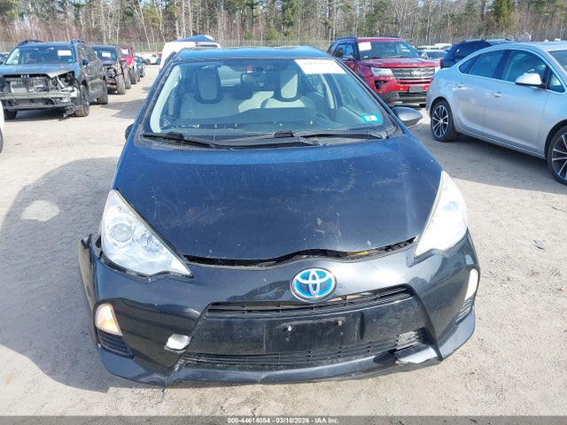 Toyota Prius C One 2014 JTDKDTB35E1074120 Image 13
