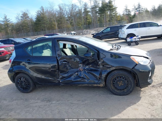 Toyota Prius C One 2014 JTDKDTB35E1074120 Image 14