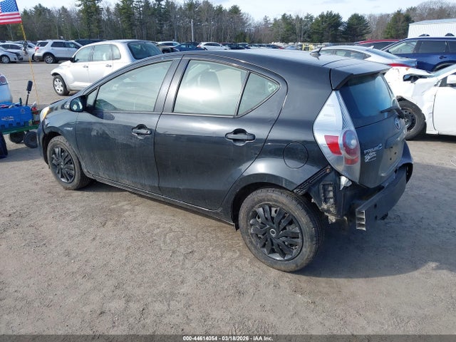 Toyota Prius C One 2014 JTDKDTB35E1074120 Image 3