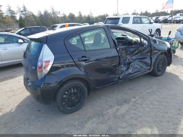 JTDKDTB35E1074120 Toyota Prius C One