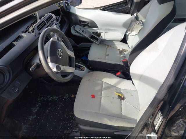 Toyota Prius C One 2014 JTDKDTB35E1074120 Image 5