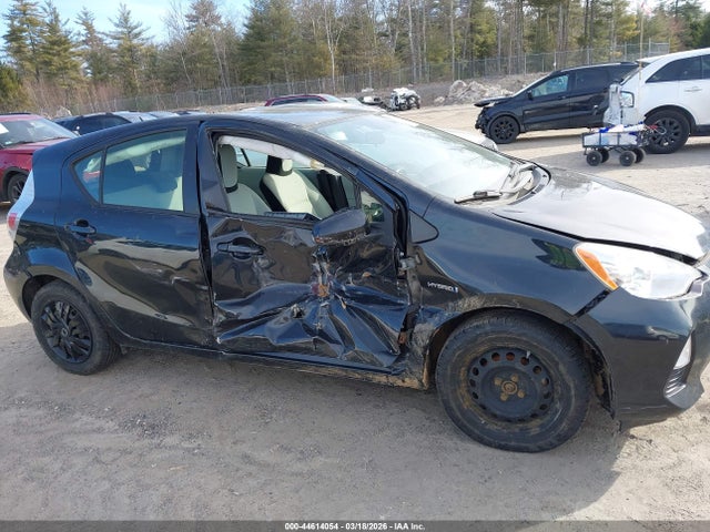 Toyota Prius C One 2014 JTDKDTB35E1074120 Image 6