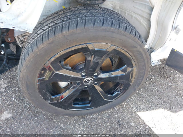 Продаж на аукціоні авто 2025 Volkswagen Taos 1.5t Se Black, vin: 3VV2C7B26SM010430, номер лоту: 44614220
