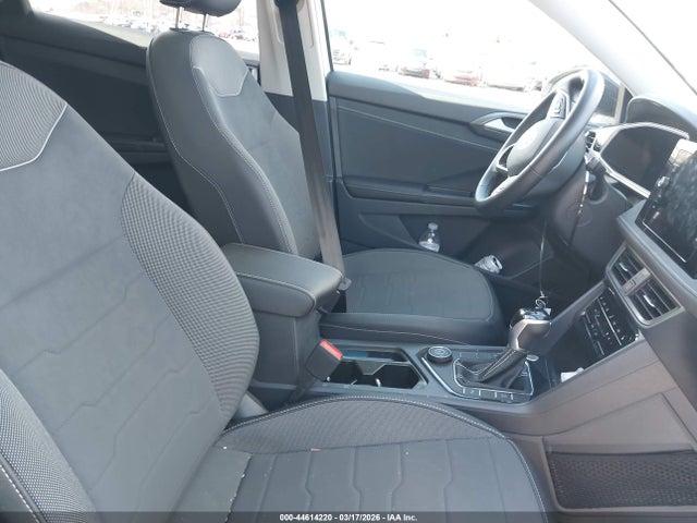 Продаж на аукціоні авто 2025 Volkswagen Taos 1.5t Se Black, vin: 3VV2C7B26SM010430, номер лоту: 44614220