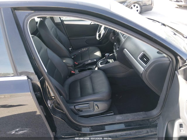 44614256 :رقم المزاد ، 3VWDP7AJ2DM283742 vin ، 2013 Volkswagen Jetta 2.5l Se مزاد بيع