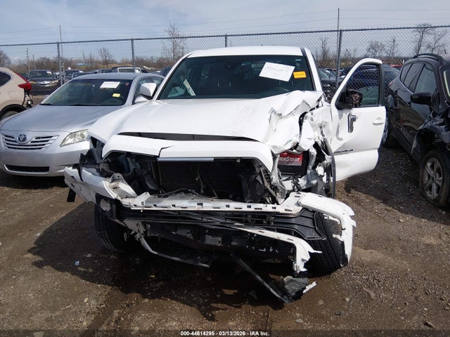 2018 Toyota Tacoma Trd Off Road მანქანა იყიდება აუქციონზე, vin: 3TMCZ5AN0JM154247, აუქციონის ნომერი: 44614295