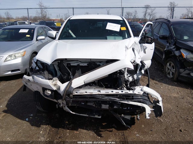 2018 Toyota Tacoma Trd Off Road მანქანა იყიდება აუქციონზე, vin: 3TMCZ5AN0JM154247, აუქციონის ნომერი: 44614295