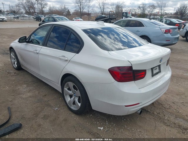 2013 BMW 320I WBA3C3C51DF979766 Photo 2