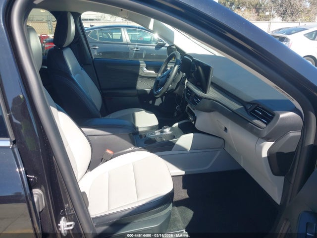 1FMCU9JA1SUB45875 Ford Escape Platinum