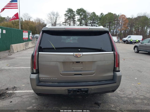 44615280 :رقم المزاد ، 1GYS4HKJ1KR273636 vin ، 2019 Cadillac Escalade Esv Luxury مزاد بيع