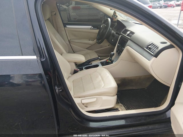 2013 Volkswagen Passat 2.5l Se მანქანა იყიდება აუქციონზე, vin: 1VWBH7A38DC062458, აუქციონის ნომერი: 44615293
