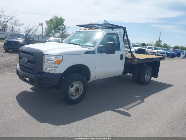 Ford F-350 Chassis Xl 2015 1FDRF3H6XFED44524 Image 2