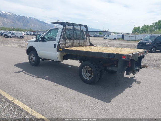 Ford F-350 Chassis Xl 2015 1FDRF3H6XFED44524 Image 3